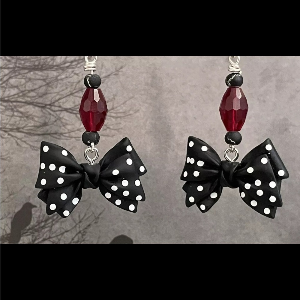 Rockabilly Black Bow Red Czech Glass Drop Earrings Retro 80’s Women’s Jewlery